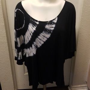 Cute tee with batwing sleeves